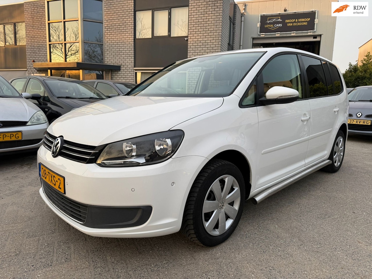 Volkswagen Touran - 2.0 TDI Comfortline BlueMotion Automaat Trekhaak Clima - AutoWereld.nl