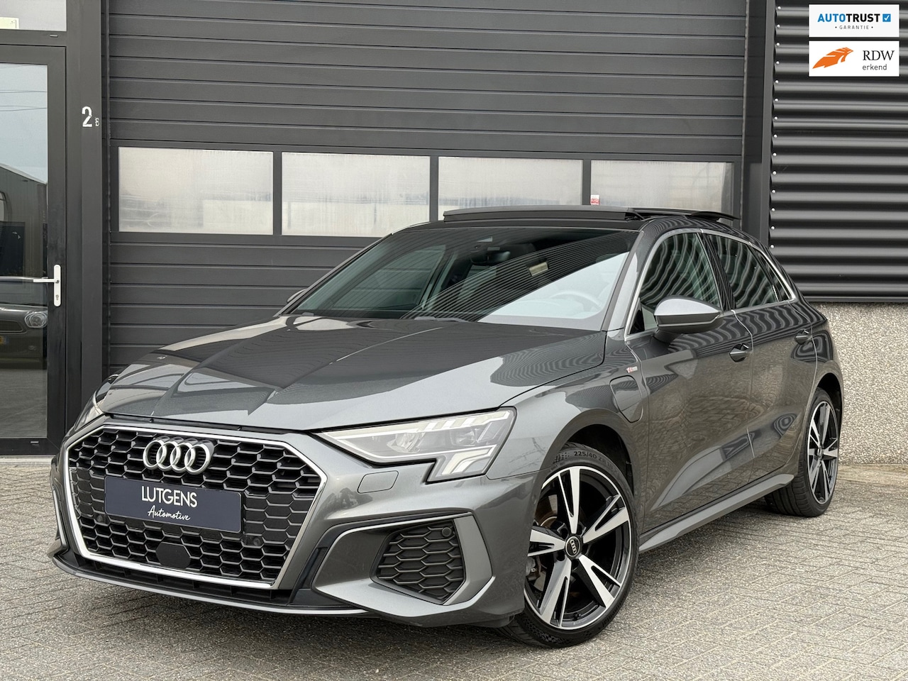 Audi A3 Sportback - 40 TFSI e S-line Pano Matrix ACC Carplay - AutoWereld.nl