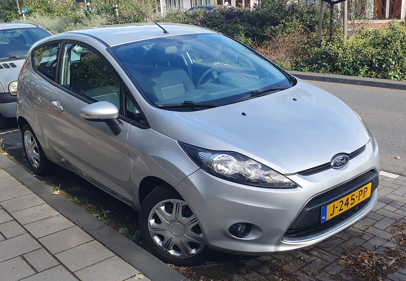 Ford Fiesta - 1.25 Limited Voor+achterruitverwarming&Stoelverwarming - AutoWereld.nl