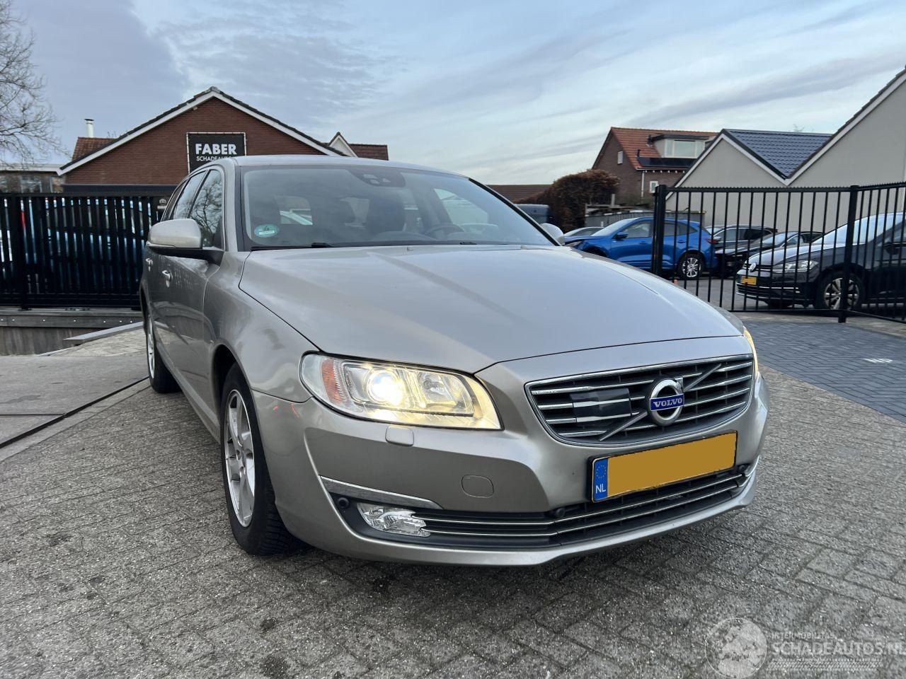 Volvo V70 - V-70 2.0 T4 Inscription Edition Pano - AutoWereld.nl