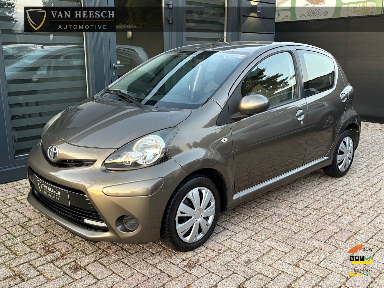 Toyota Aygo - 1.0 VVT-i Aspiration 5 deurs | Airco LED Facelift - AutoWereld.nl