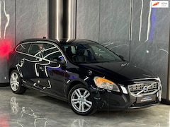 Volvo V60 - 1.6 DRIVe R-Design Leer | Led | Navi | Trekhaak | Start/Stop | Lmv | Cruise | Airco