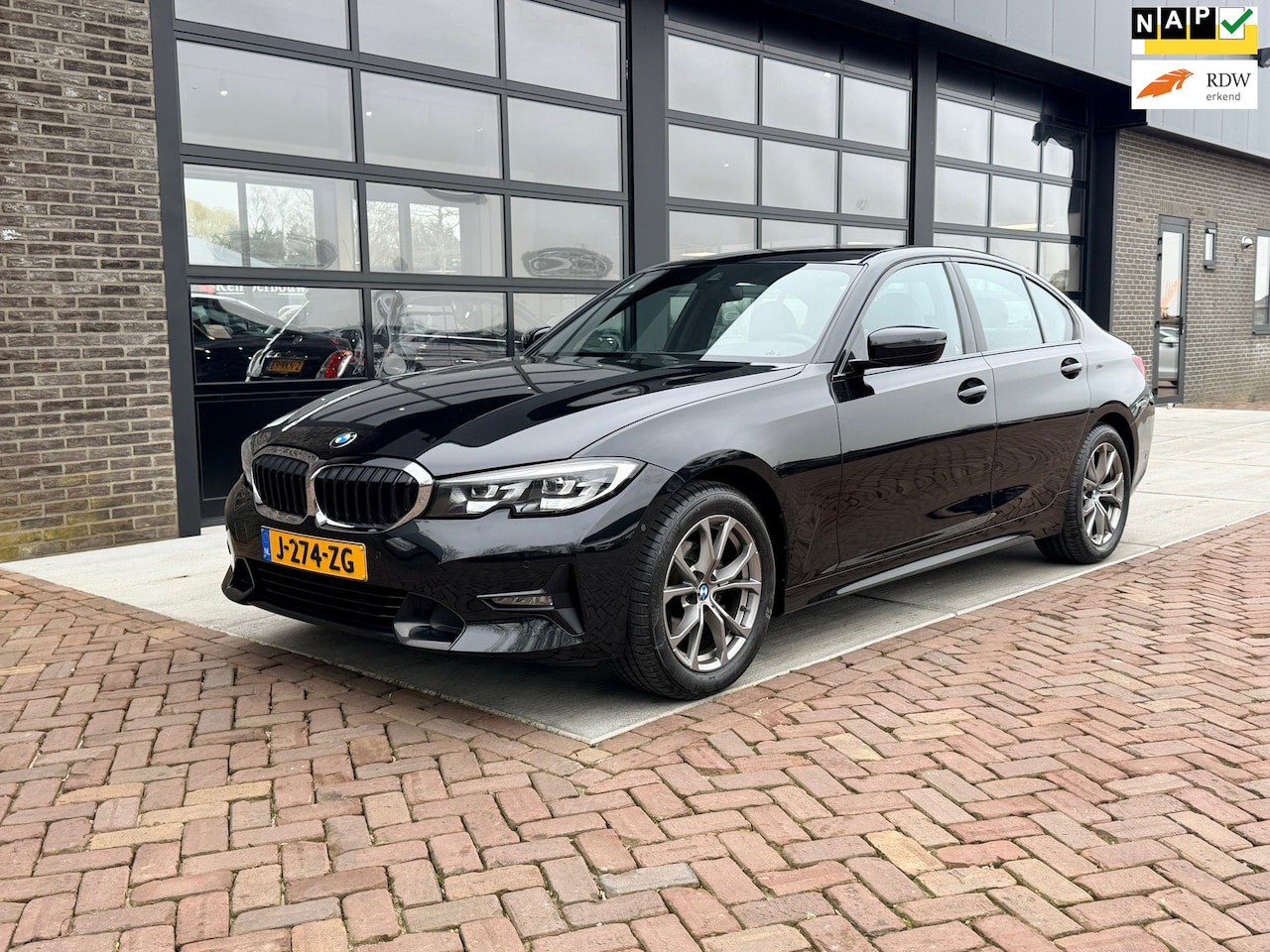 BMW 3-serie - 318i Executive Edition | Navi | M sportstuur | Carplay | - AutoWereld.nl