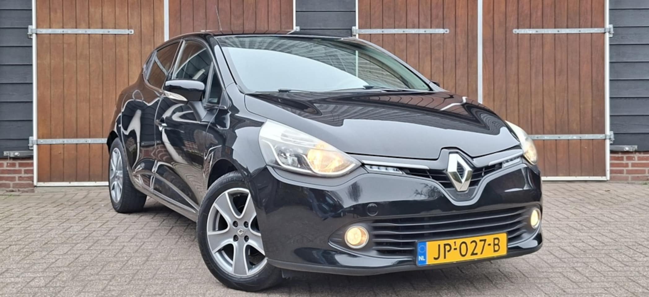 Renault Clio - 0.9 TCe Night&Day, Bluetooth, NAP, All seasonbanden - AutoWereld.nl