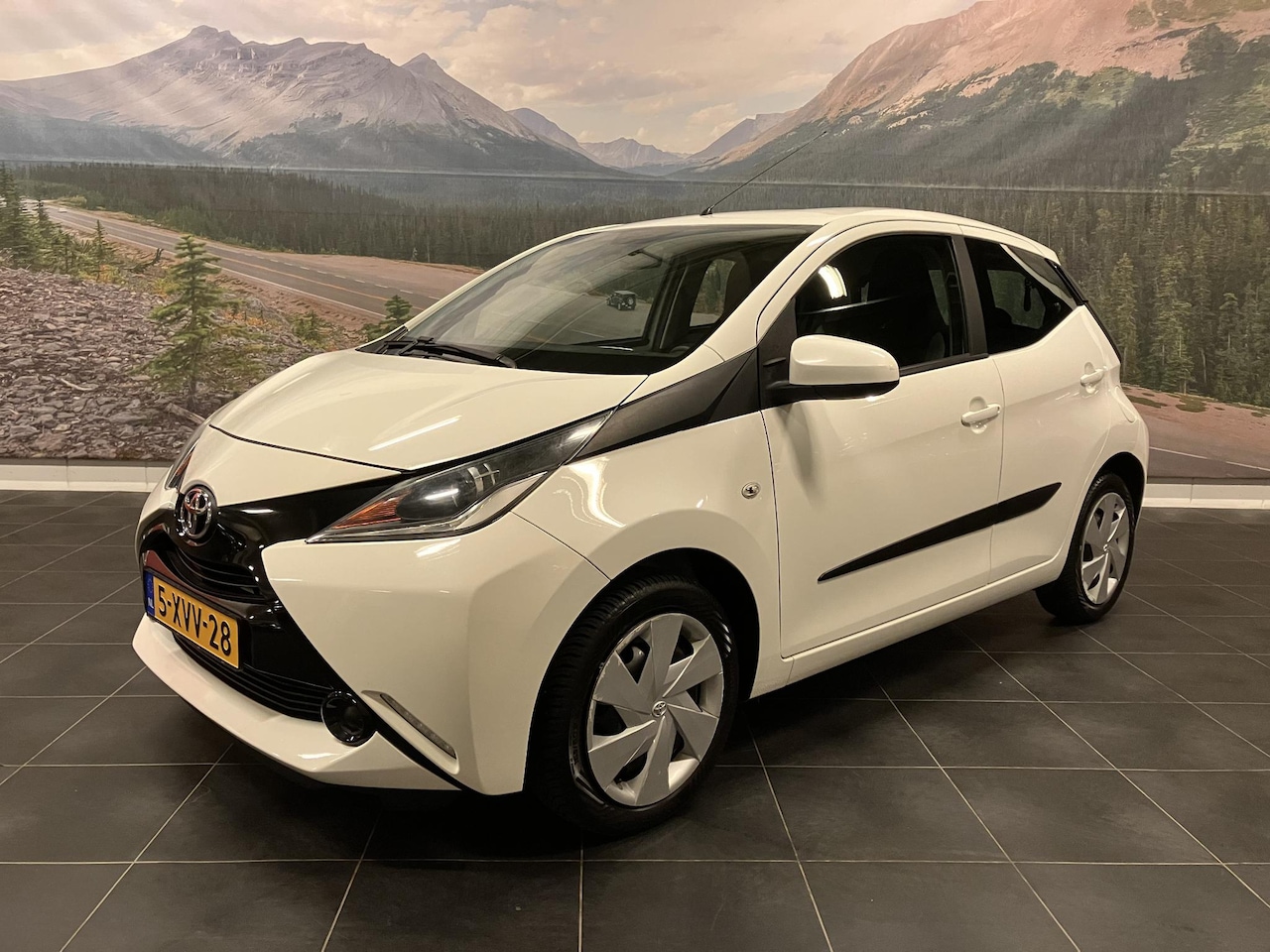 Toyota Aygo - 1.0 VVT-i x-play | Camera | Navi | NL-auto | Nieuwe koppeling | Nette auto | - AutoWereld.nl