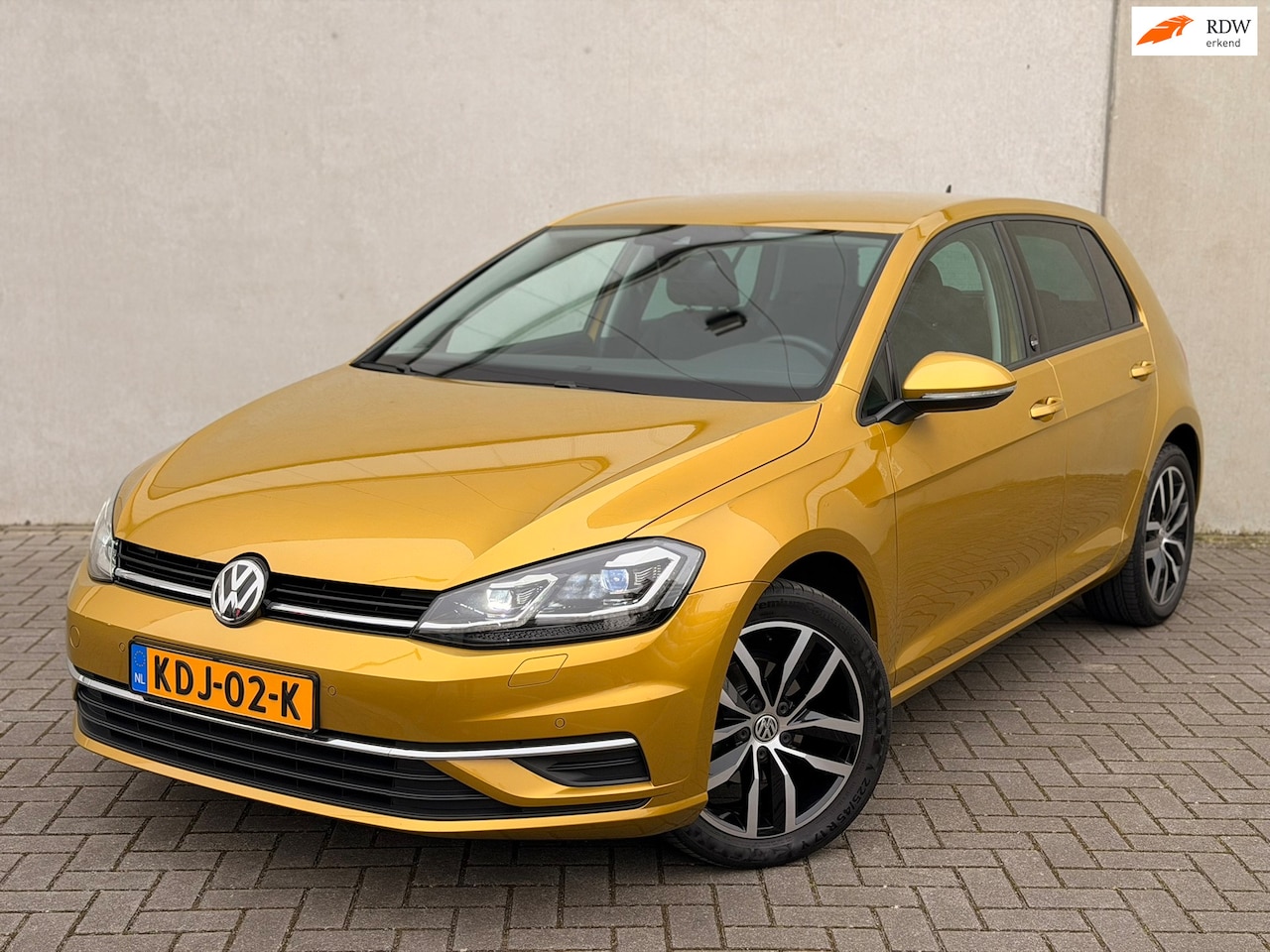 Volkswagen Golf - 1.0 TSI Dynaudio LED 17'' ACC Stoelverwarming - AutoWereld.nl