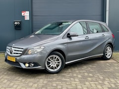 Mercedes-Benz B-klasse - 200 Ambition AUTOMAAT TREKHAAK CLIMA CRUISE DODEHOEK NAVI PDC VOOR EN ACHTER HOGE INSTAP L
