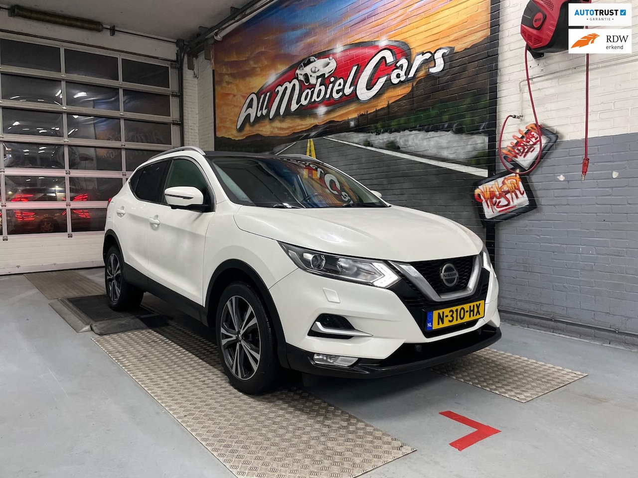 Nissan Qashqai - 1.3 DIG-T Tekna Airco | Pano | 360 cam - AutoWereld.nl