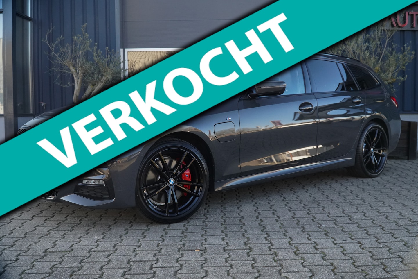 BMW 3-serie Touring - 330e High Executive M pakket 292PK! PANO|LASER|HARMAN - AutoWereld.nl