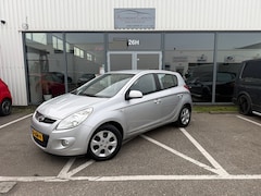 Hyundai i20 - 1.6i i-Catcher CLIMATE CONTROL | HALF LEER | DEALER ONDERHOUDEN | NAP | APK |
