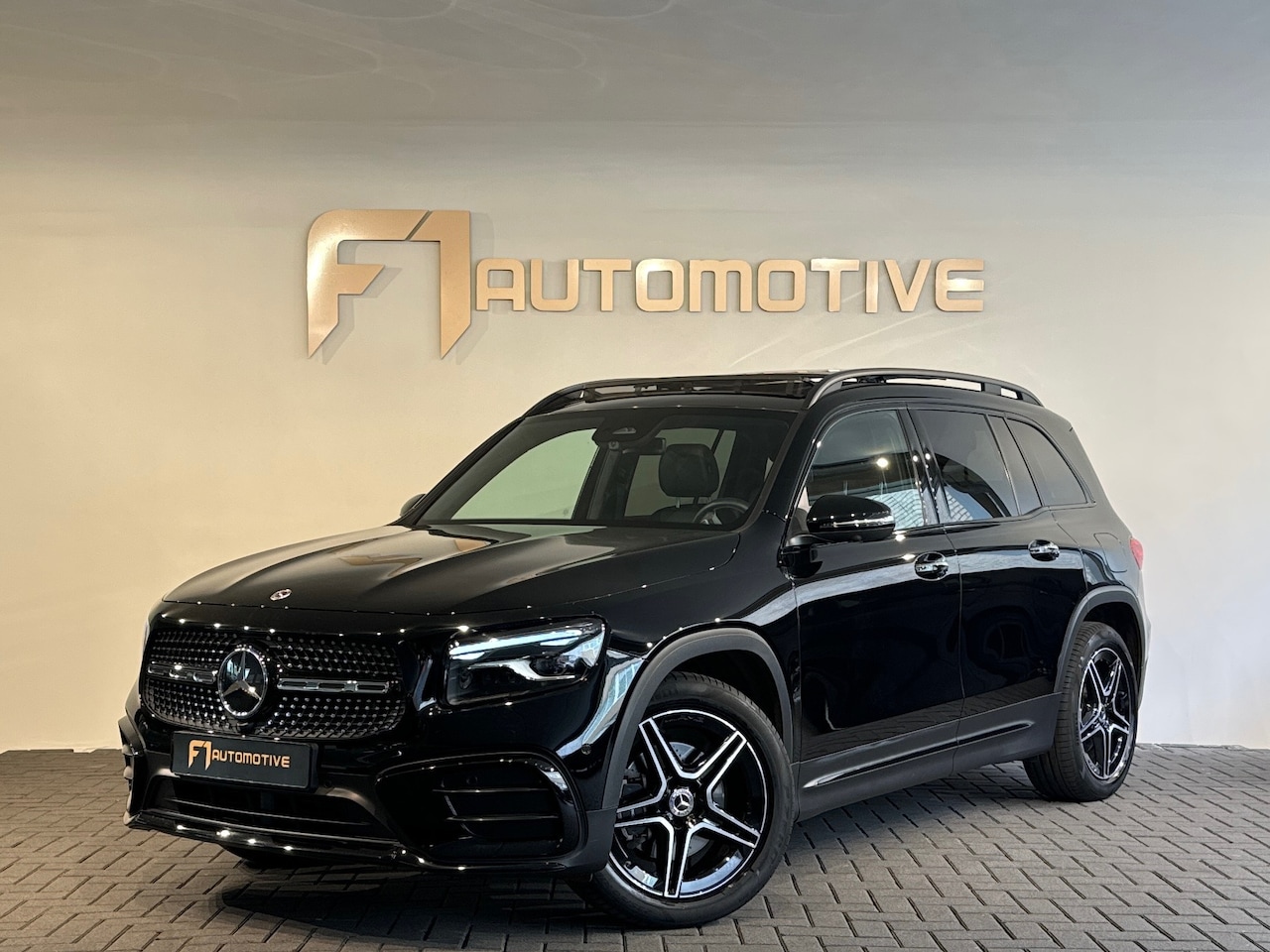 Mercedes-Benz GLB - 200 Star Edition LIMITED AMG 7p Pano|360Cam - AutoWereld.nl