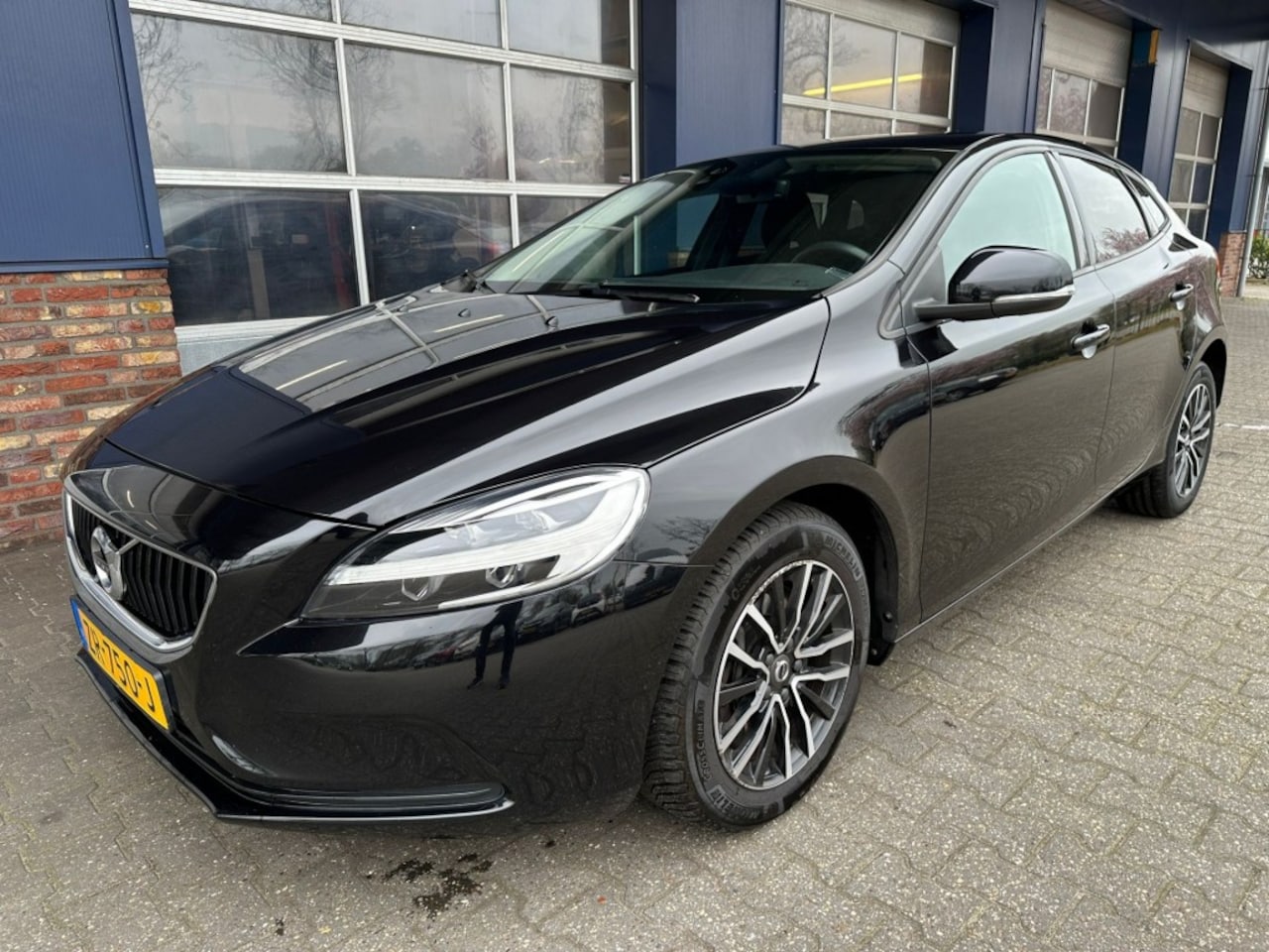 Volvo V40 - 1.5 T2 POLAR+ Automaat, Navi, Stoelverwarming, ALL IN Prijs. - AutoWereld.nl