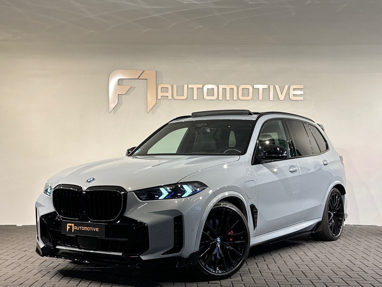 BMW X5 - XDrive50e M Sport Pano|Skylou|HuD|H/K|Trekhaak|Memory - AutoWereld.nl