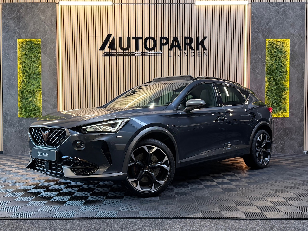 CUPRA Formentor - 2.0 TSI 4DRIVE|310PK|PANORAMADAK|BEATS BY DRE|MEMORYSEATS|KEYLESS|CARPLAY|DEALER ONDERHOUD - AutoWereld.nl