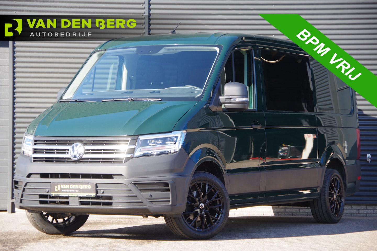 Volkswagen Crafter - 35 2.0 TDI L3H2 DC-5P, 140PK AUT. LED, TREKHAAK, STOELVERWARMING, STANDKACHEL, CAMERA, PAR - AutoWereld.nl