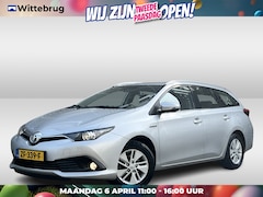 Toyota Auris Touring Sports - 1.8 Hybrid Now / Navigatie / Camera / Parkeersensoren V+A / Climate controle / Cruise