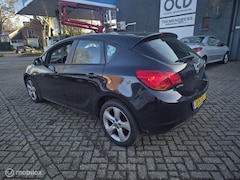 Opel Astra - 1.6 Cosmo 2010 koppakking lek