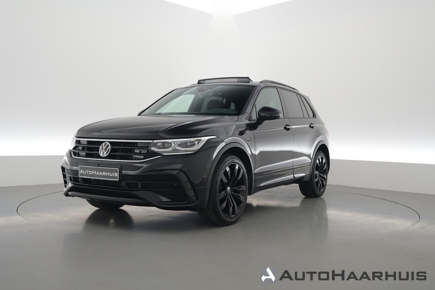 Volkswagen Tiguan - 1.4 TSI eHybrid R-Line Business | SOH 95.1% | Pano | Adapt. Cruise | IQ Light | 360cam | H - AutoWereld.nl