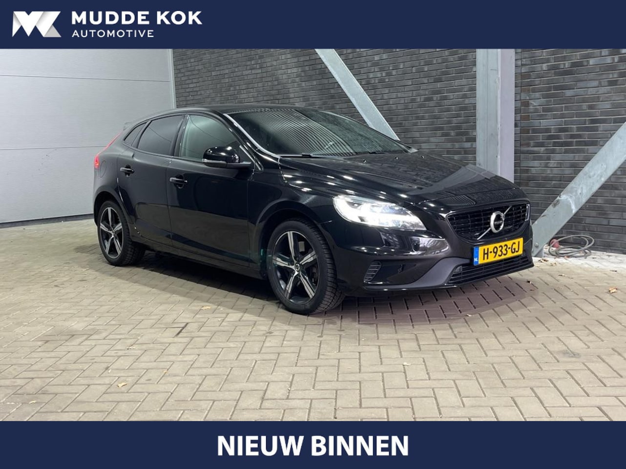 Volvo V40 - T3 Polar+ Sport | Automaat | Panoramadak | harman/kardon | Vol-Leder | Camera - AutoWereld.nl