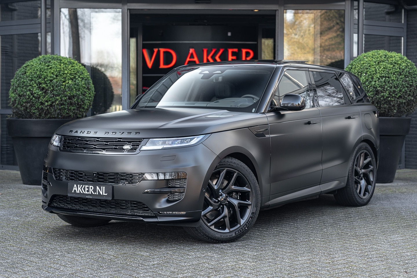Land Rover Range Rover Sport - LANDROVER P550e Autobiography | 4WSturing | Massage | PPF Matzwart | Head-up - AutoWereld.nl