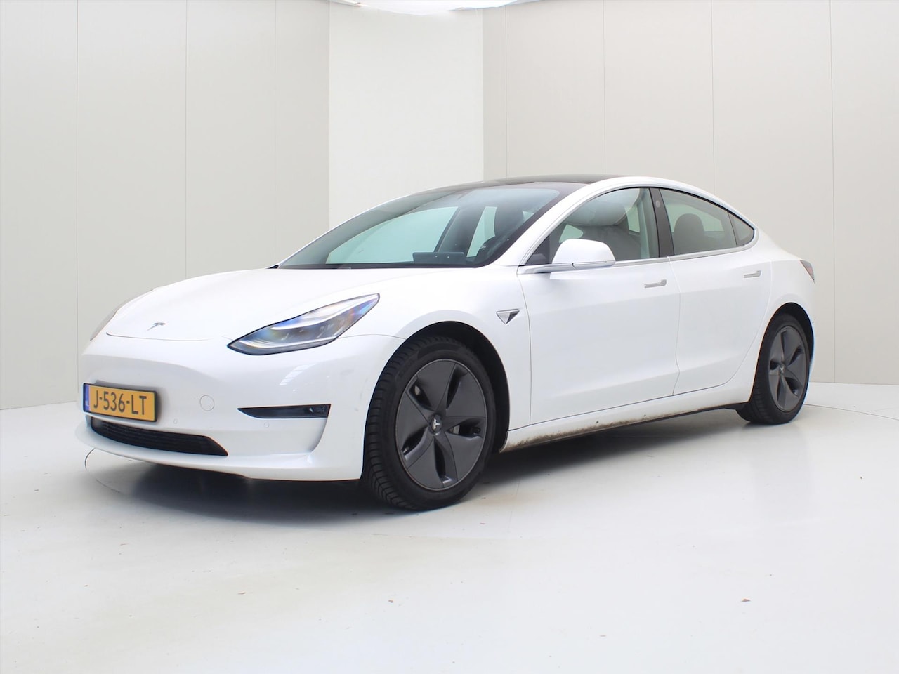 Tesla Model 3 - Long-Range AWD 351pk 75 kWh [ BRUIN LEDER+AUTOPILOT+620KM WLTP+PREMIUM AUDIO ] - AutoWereld.nl