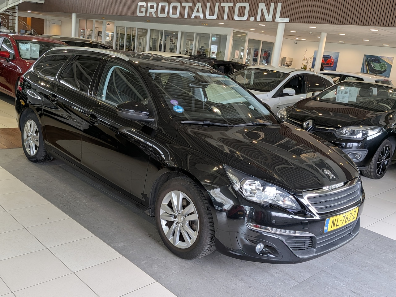 Peugeot 308 SW - 1.2 PureTech Blue Lease Executive Panoramadak, Airco, Cruise Control, Stuurbekrachtiging - AutoWereld.nl