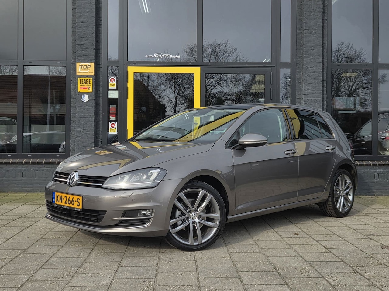 Volkswagen Golf - 1.4 TSI ACT Business Edition R Connected 150PK | Schuifdak | Sensoren | Apple Car | Androi - AutoWereld.nl