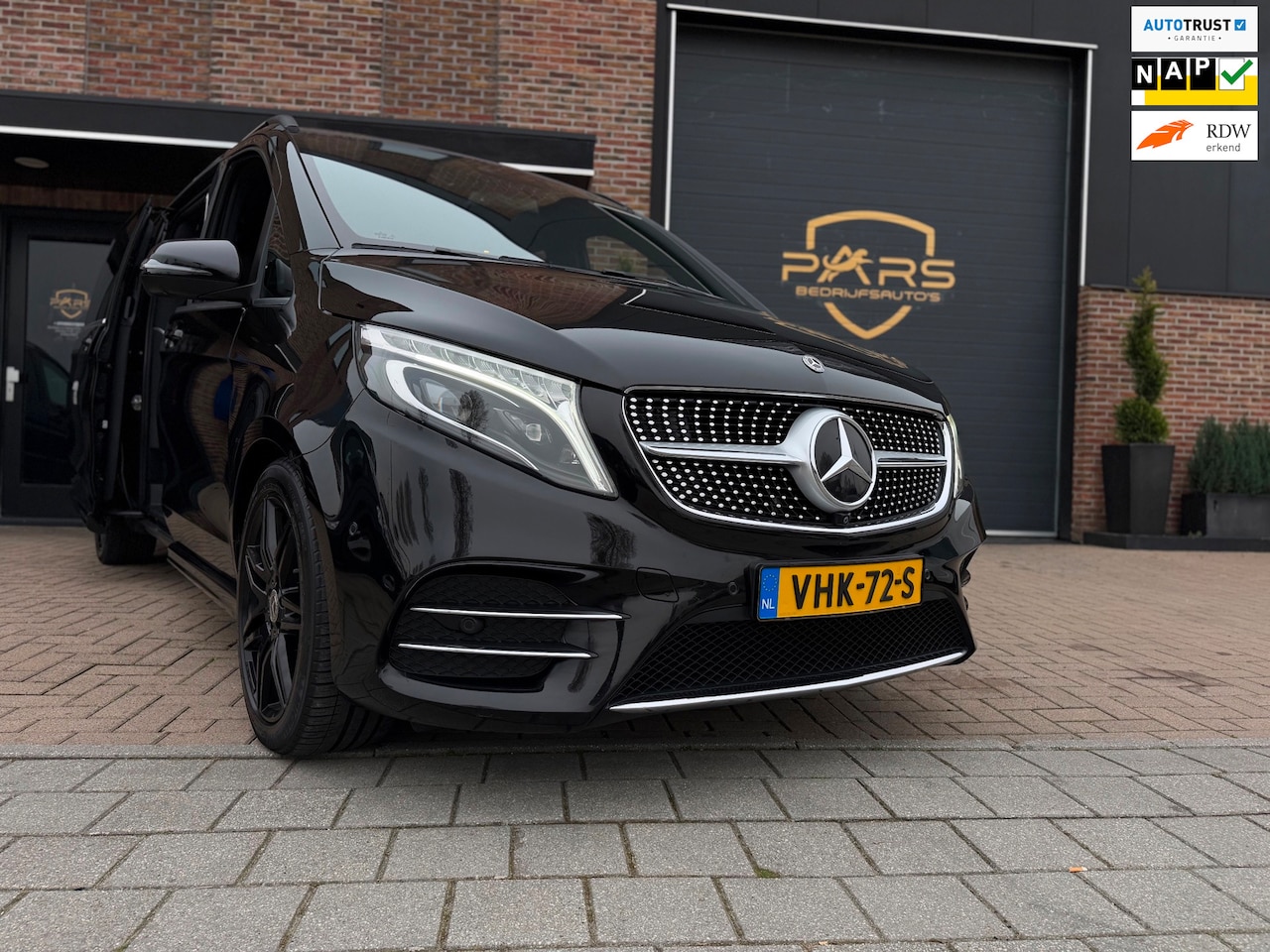 Mercedes-Benz V-klasse - 300d Extra Lang DC Avantgarde Edition Luxe AMG Line Dubbele Cabine Navi Groot Leder Airco - AutoWereld.nl