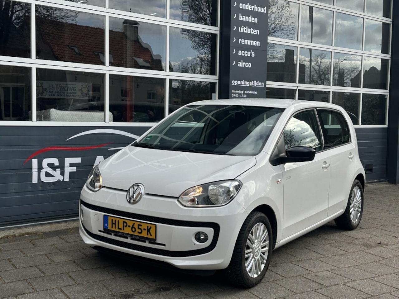 Volkswagen Up! - 1.0 high up! BlueM. Stoelverwarming Airco - AutoWereld.nl