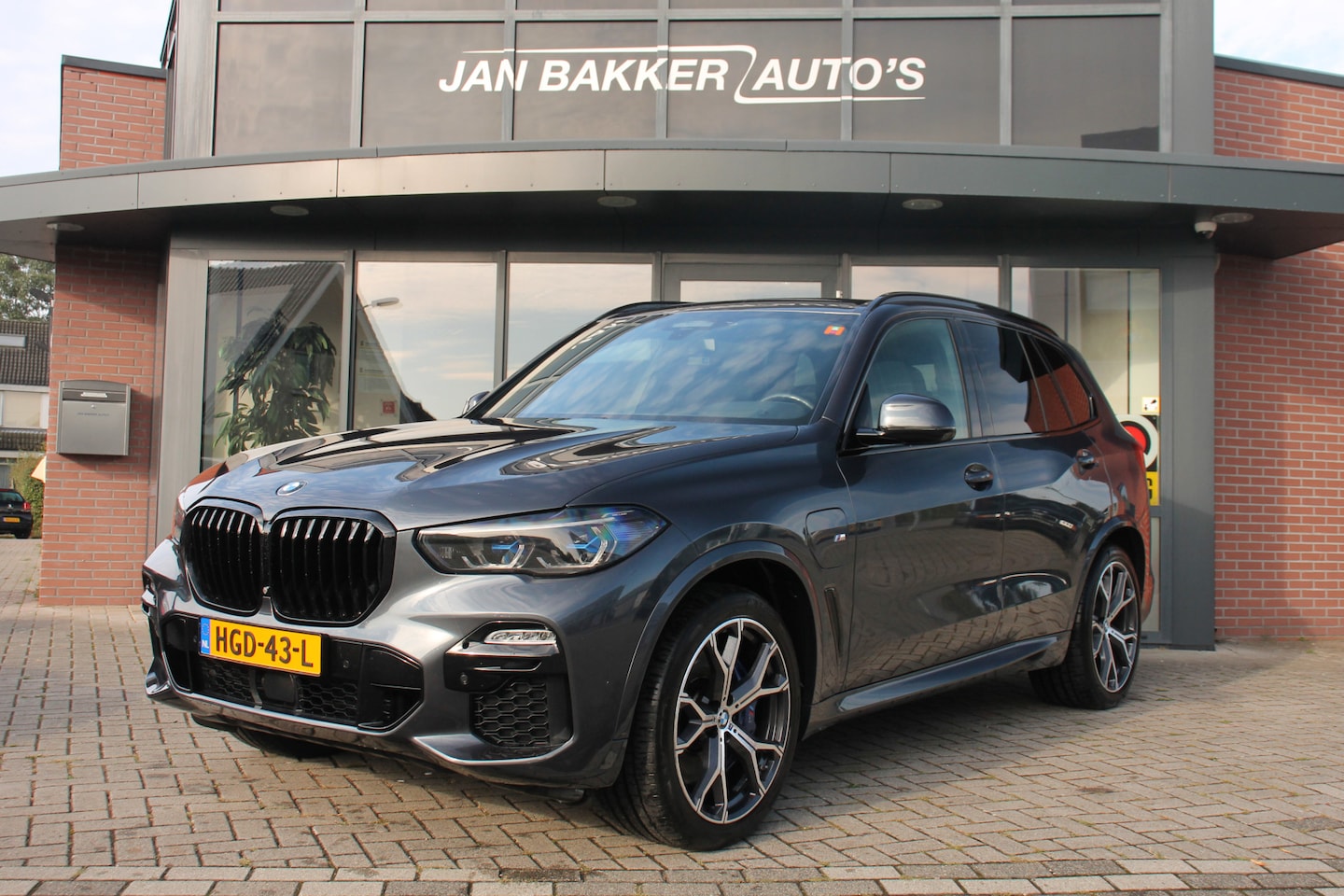 BMW X5 - xDrive45e High Executive M SPORT ✅ HUD ✅ PANO ✅ TREKH ✅ LASER - AutoWereld.nl