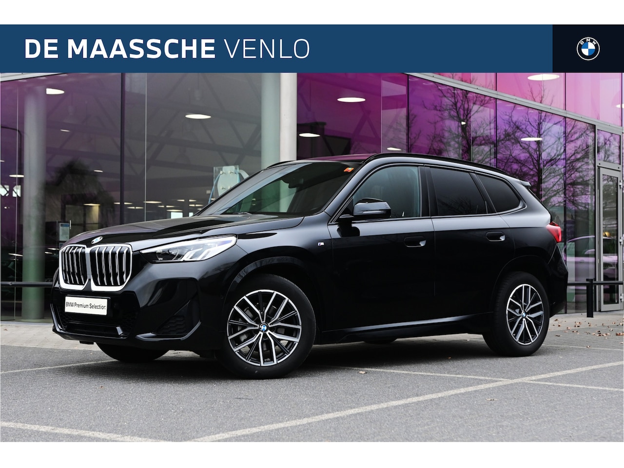 BMW X1 - sDrive18i M Sport Automaat / Panoramadak / Sportstoelen / M Adaptief onderstel / Achteruit - AutoWereld.nl