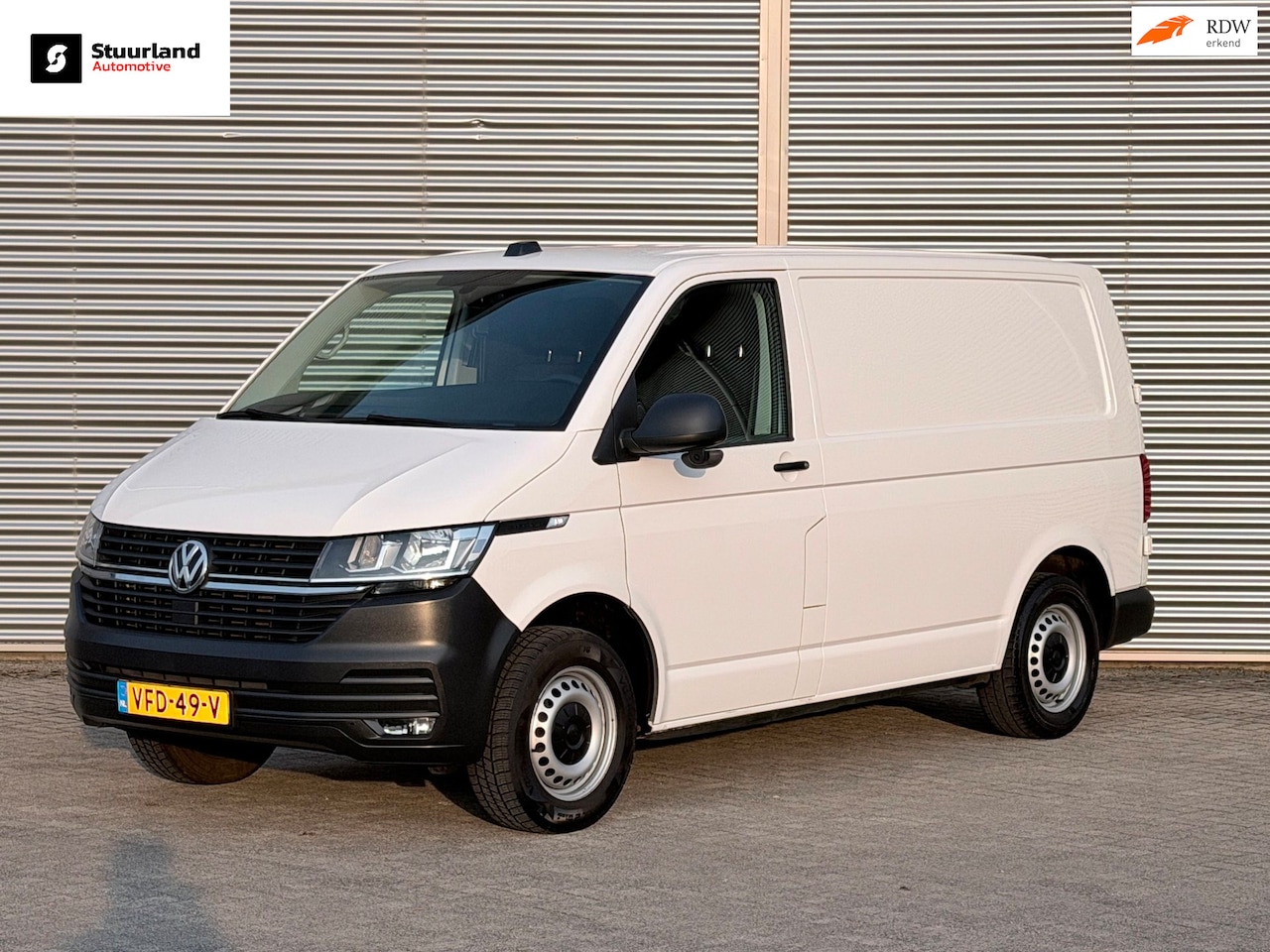 Volkswagen Transporter - 2.0 TDI L1H1 150pk Airco/ Trekhaak/ PDC/ Carplay/ Euro 6/ - AutoWereld.nl