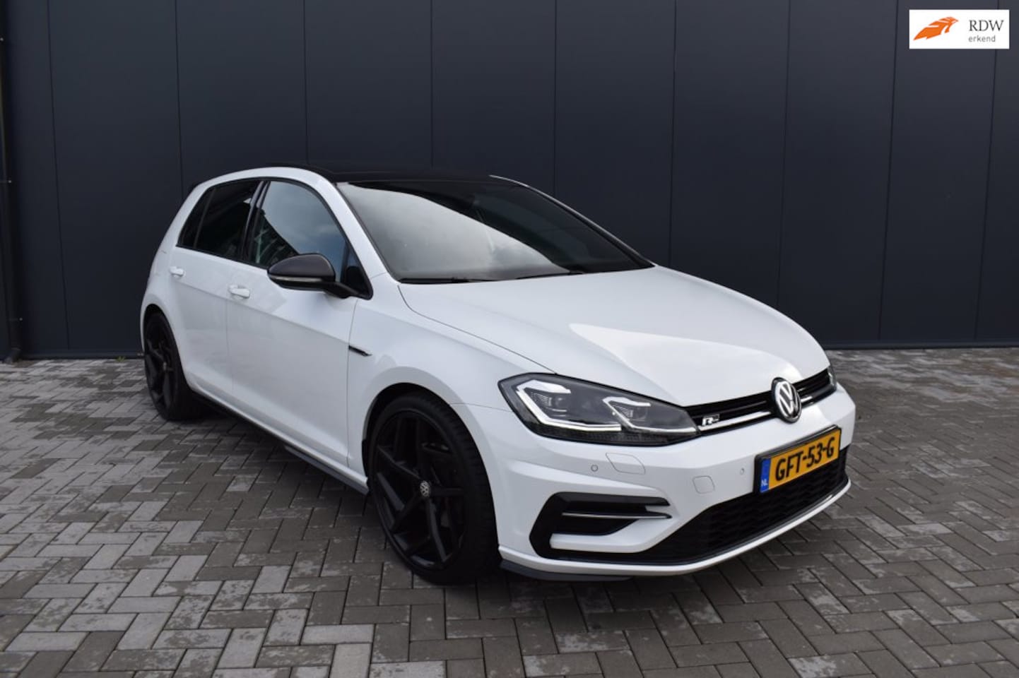 Volkswagen Golf - 7.5 1.5 TSI R-LINE |BOMVOL|PANO|19"|NAVI|LED| - AutoWereld.nl