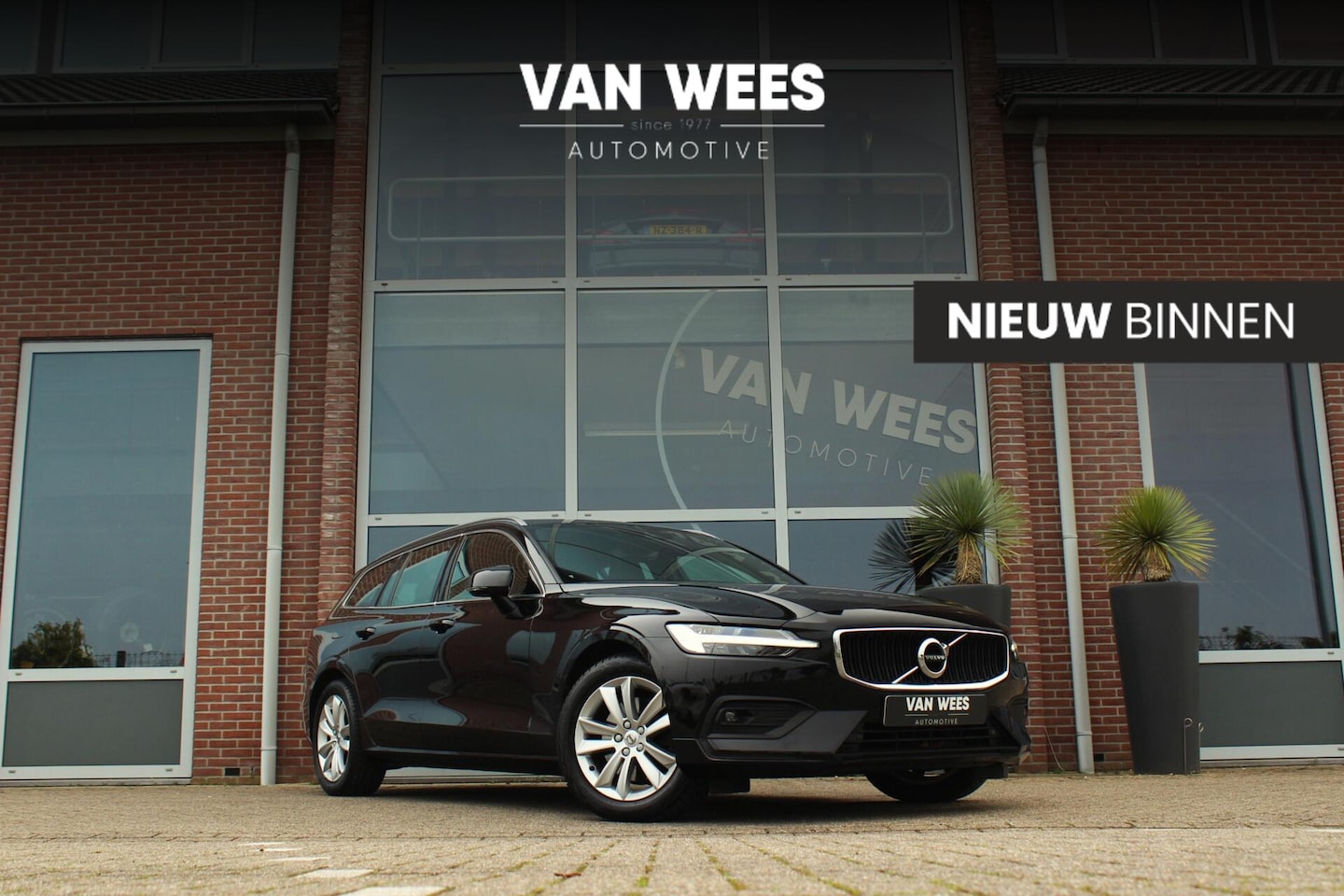 Volvo V60 - 2.0 B4 Inscription | NL auto | 2e eigenaar | BTW auto | Stuurverwarming | Leer | Cruise co - AutoWereld.nl