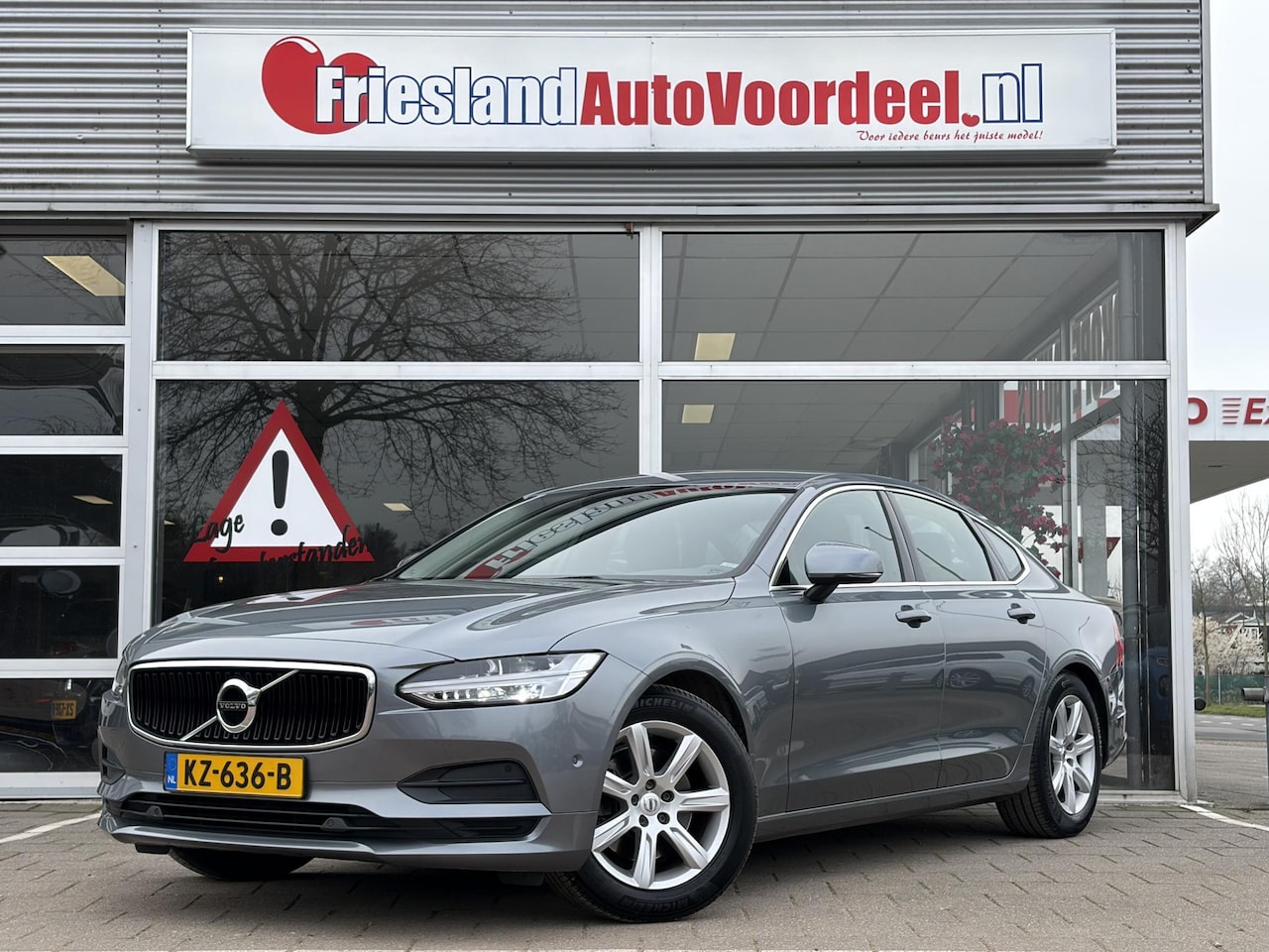 Volvo S90 - 2.0 D3 Momentum / LED / Lane Assist / Leder / Trekhaak / Webasto / 2017 - AutoWereld.nl