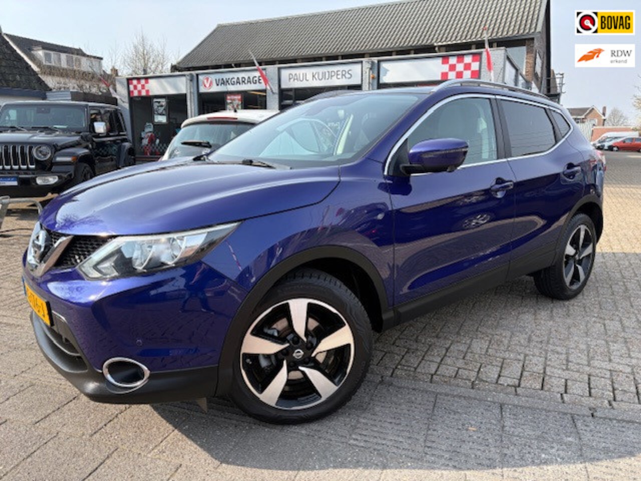 Nissan Qashqai - 1.2 116pk Connect Edition *clima + trekhaak + panoramadak* - AutoWereld.nl