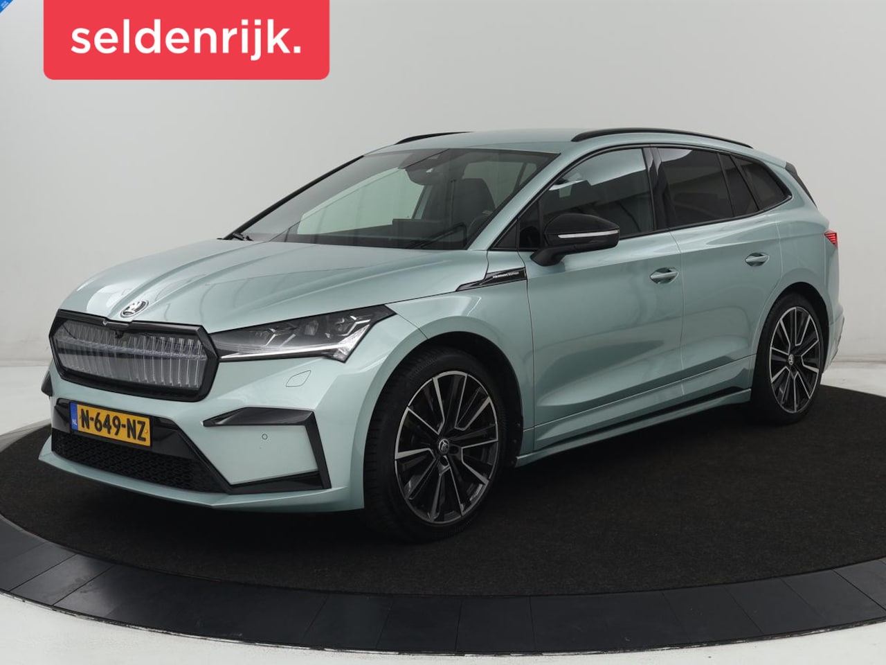 Skoda Enyaq iV - 80 Founders Edition Silver | SOH 90% | Trekhaak | Matrix LED | Carplay | Camera | Stuurver - AutoWereld.nl