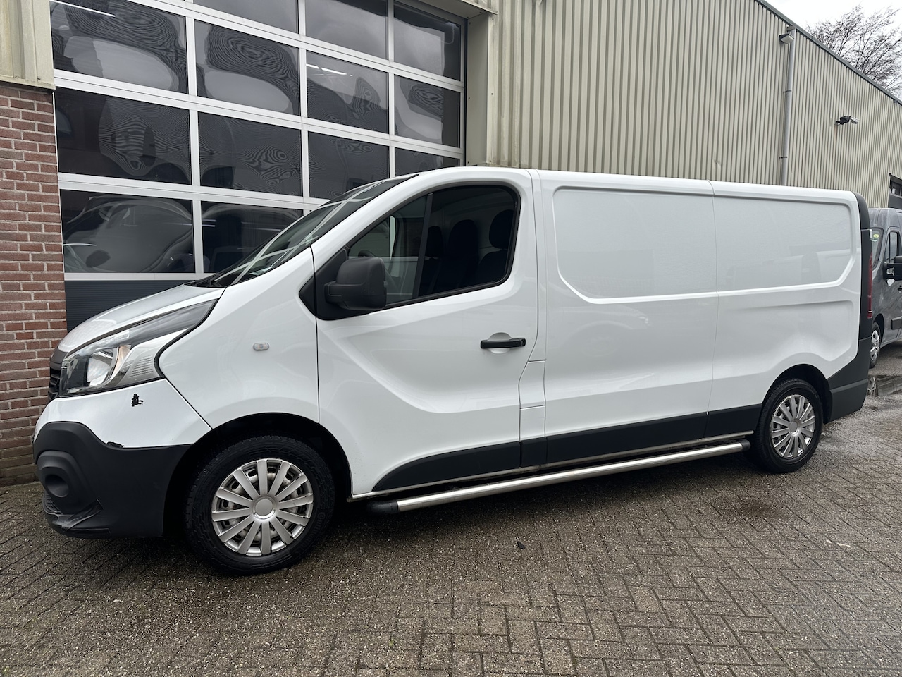 Renault Trafic - 1.6 dCi T29 L2H1 Airco,Navi,Trekh,Pdc 3 persoons - AutoWereld.nl