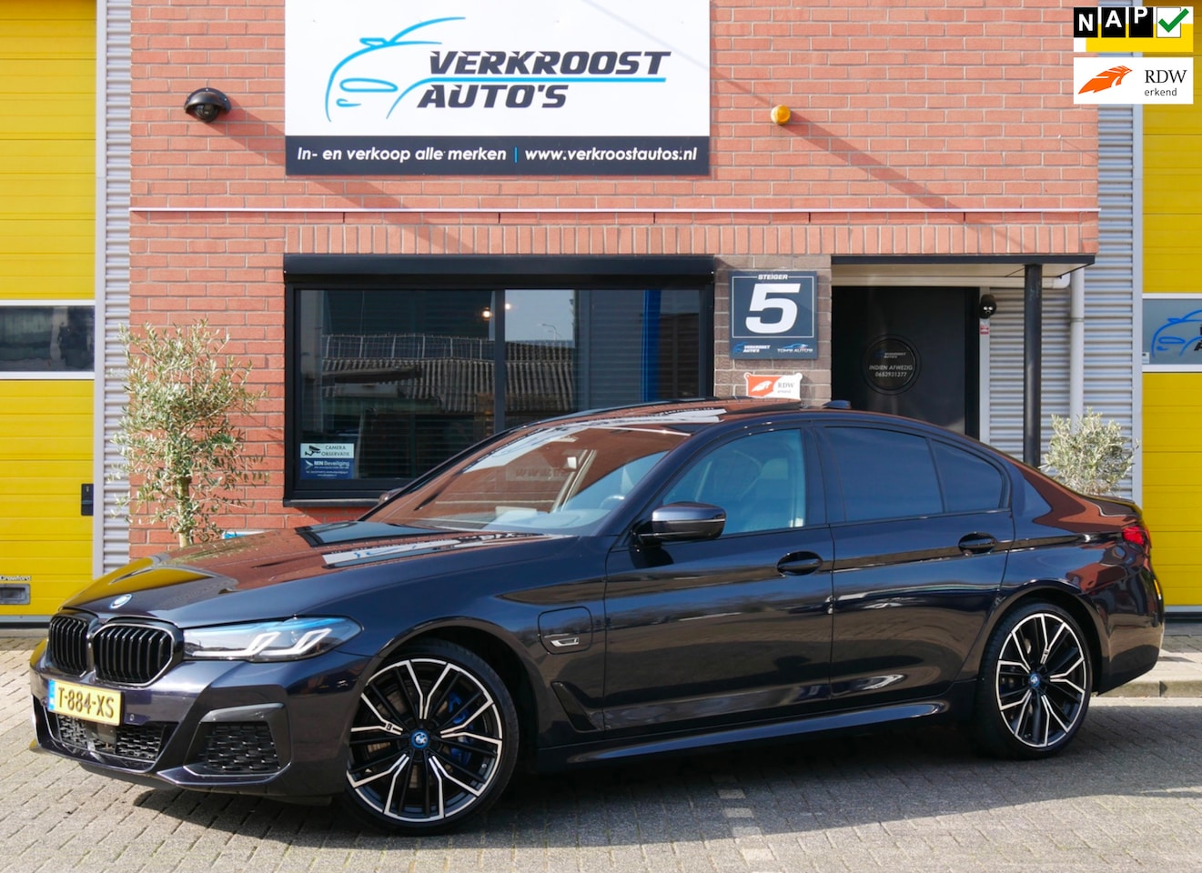 BMW 5-serie - 530e Business Edition Plus. massage. 360cam. ionic clima. schuifdak - AutoWereld.nl