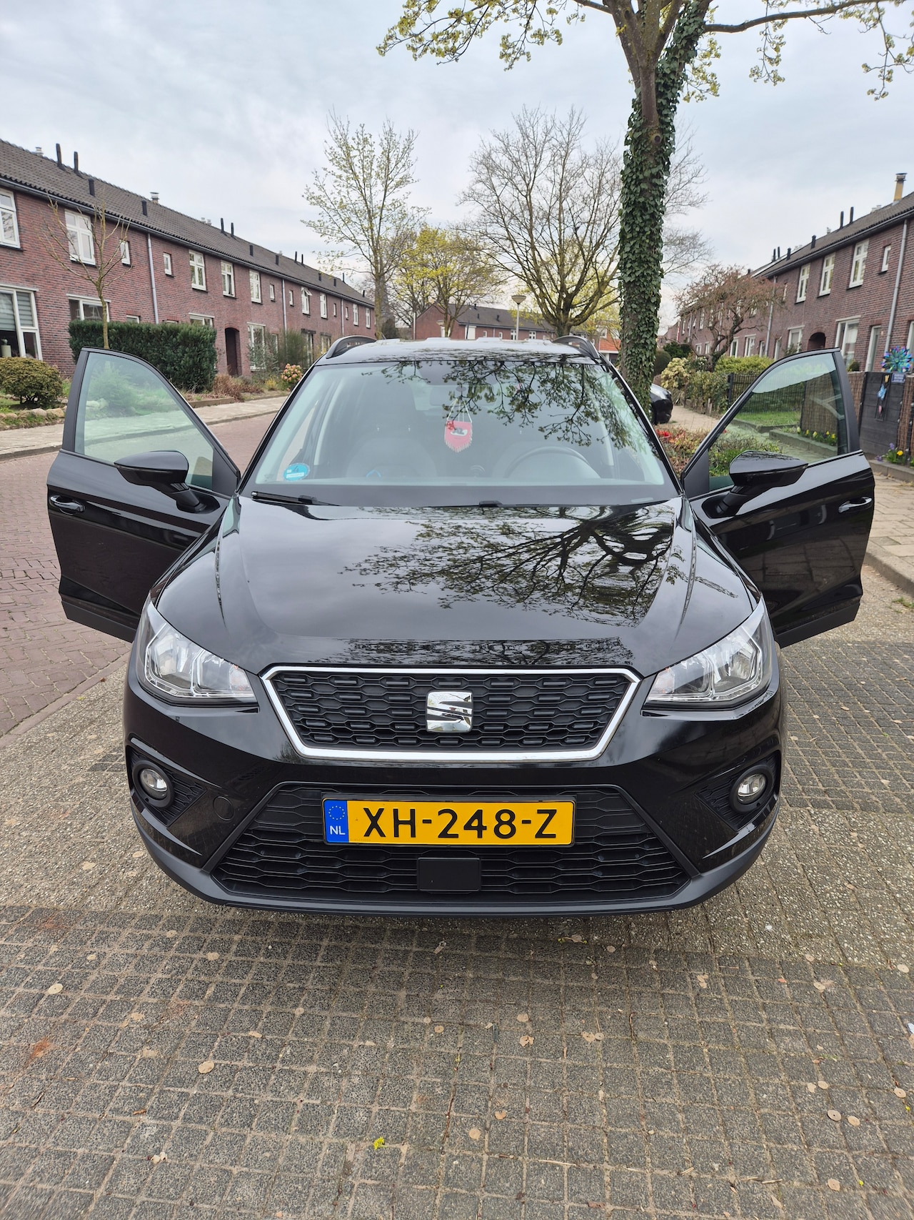 SEAT Arona - 1.0 TSI Style Seat Arona 1.0 TSI 115pk 2019 Zwart - 2e eigenaar - AutoWereld.nl