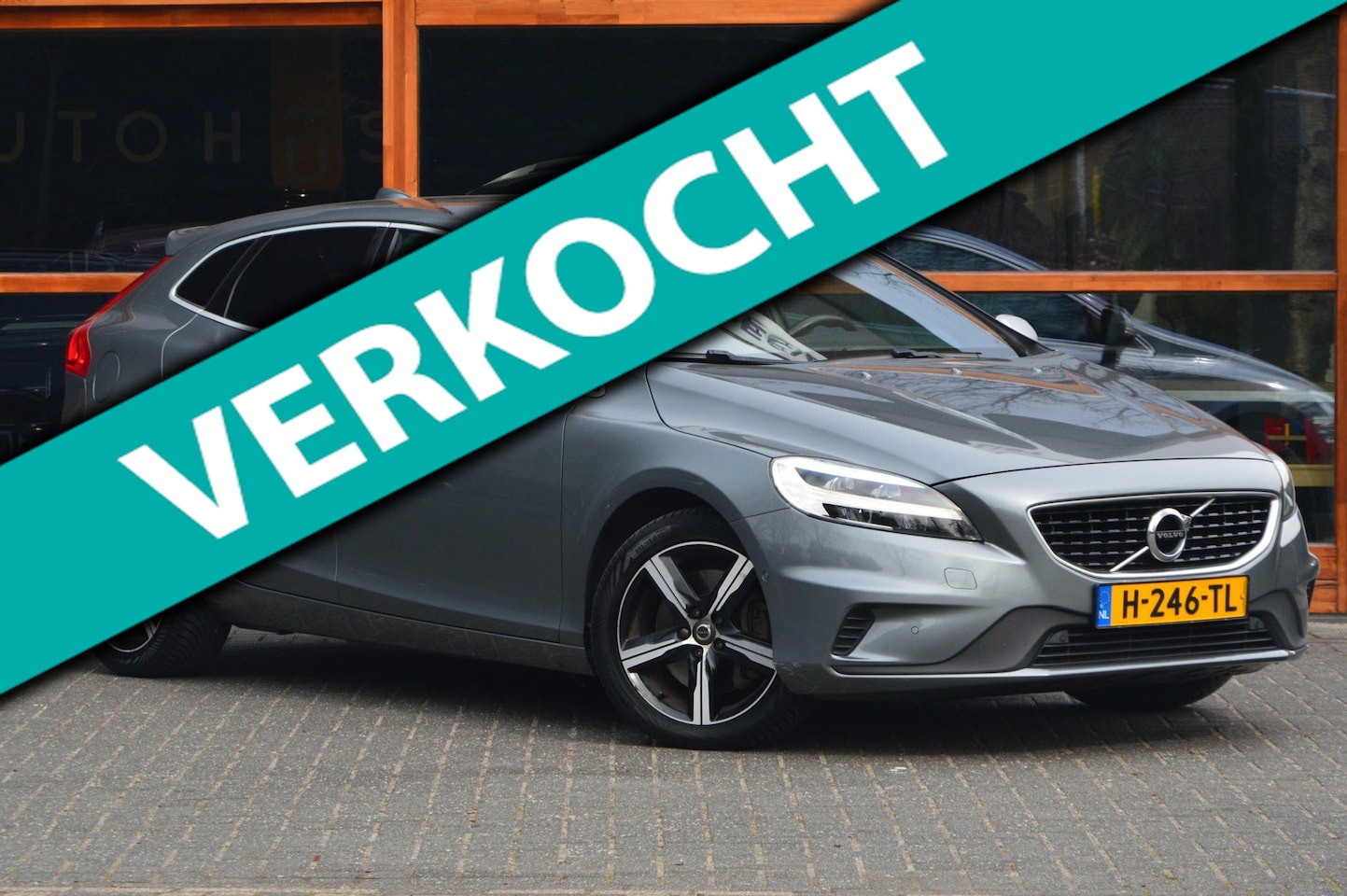 Volvo V40 - T3 Polar+ R-Design | Panoramadak | Harman/Kardon | Trekhaak | Camera | Trekhaak | Keyless - AutoWereld.nl