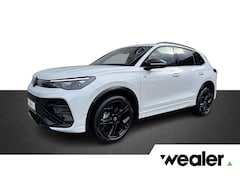 Volkswagen Tiguan - R-Line Edition 1.5 eHybrid 150 kW / 204 PK DSG | Black Style | Panoramadak | Trekhaak wegk