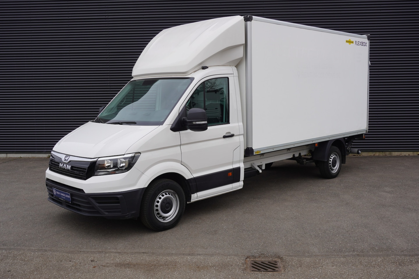 MAN TGE - 140pk Bakwagen laadklep Apple Carplay Cruise control Airco 3-Zits Meubelbak Koffer LBW - AutoWereld.nl