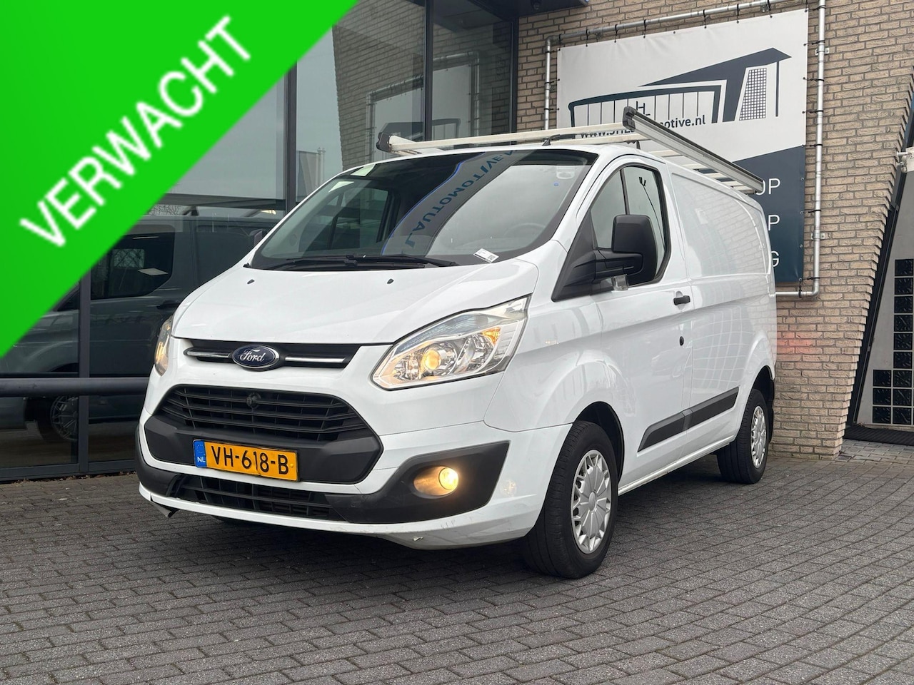Ford Transit Custom - 2.2 TDCI L1H1*A/C*CRUISE*HAAK*3PERS*INRICHTING* - AutoWereld.nl