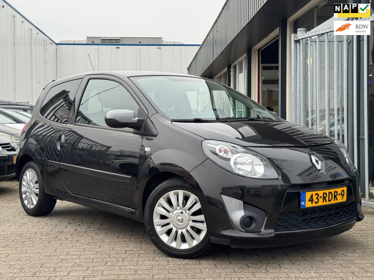 Renault Twingo - 1.2-16V Collection Airco 15''LM NAP APK Zwart - AutoWereld.nl