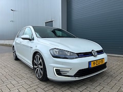 Volkswagen Golf - 1.4 TSI GTE DSG PANO NAVI 2015