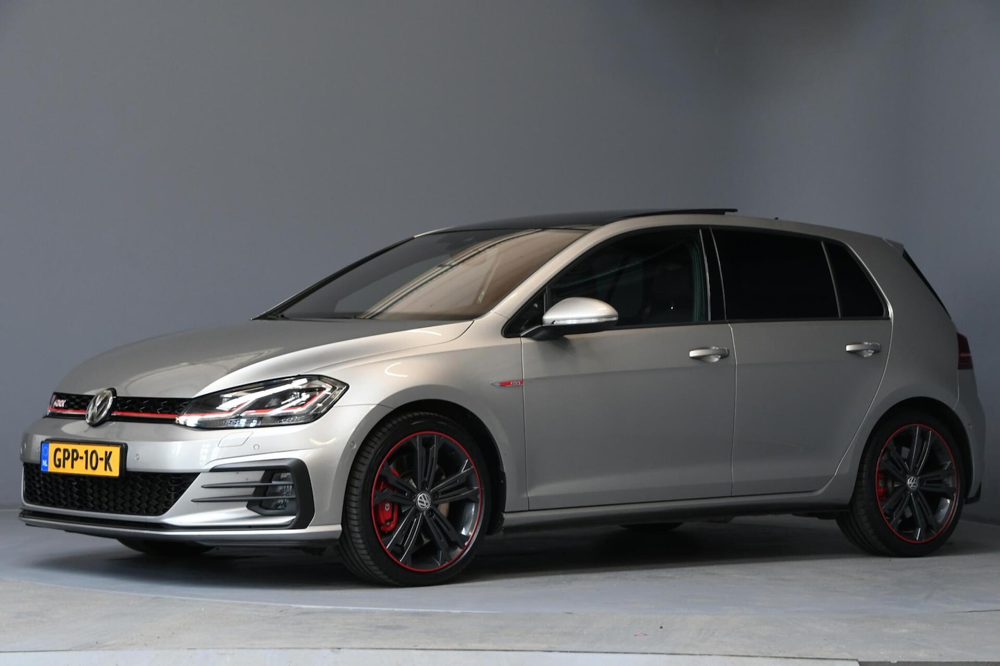 Volkswagen Golf - 2.0 TSI GTI Performance PANO | LED | CARPLAY - AutoWereld.nl