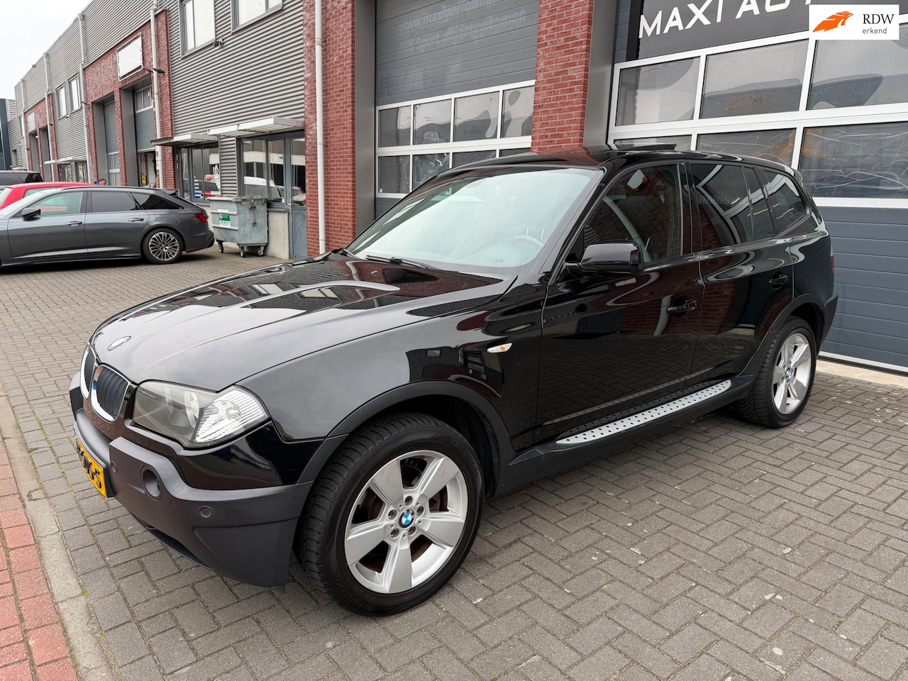 BMW X3 - 2.0i xDrive M Pano Leder Trekhaak Stoelvw Cruise PDC - AutoWereld.nl