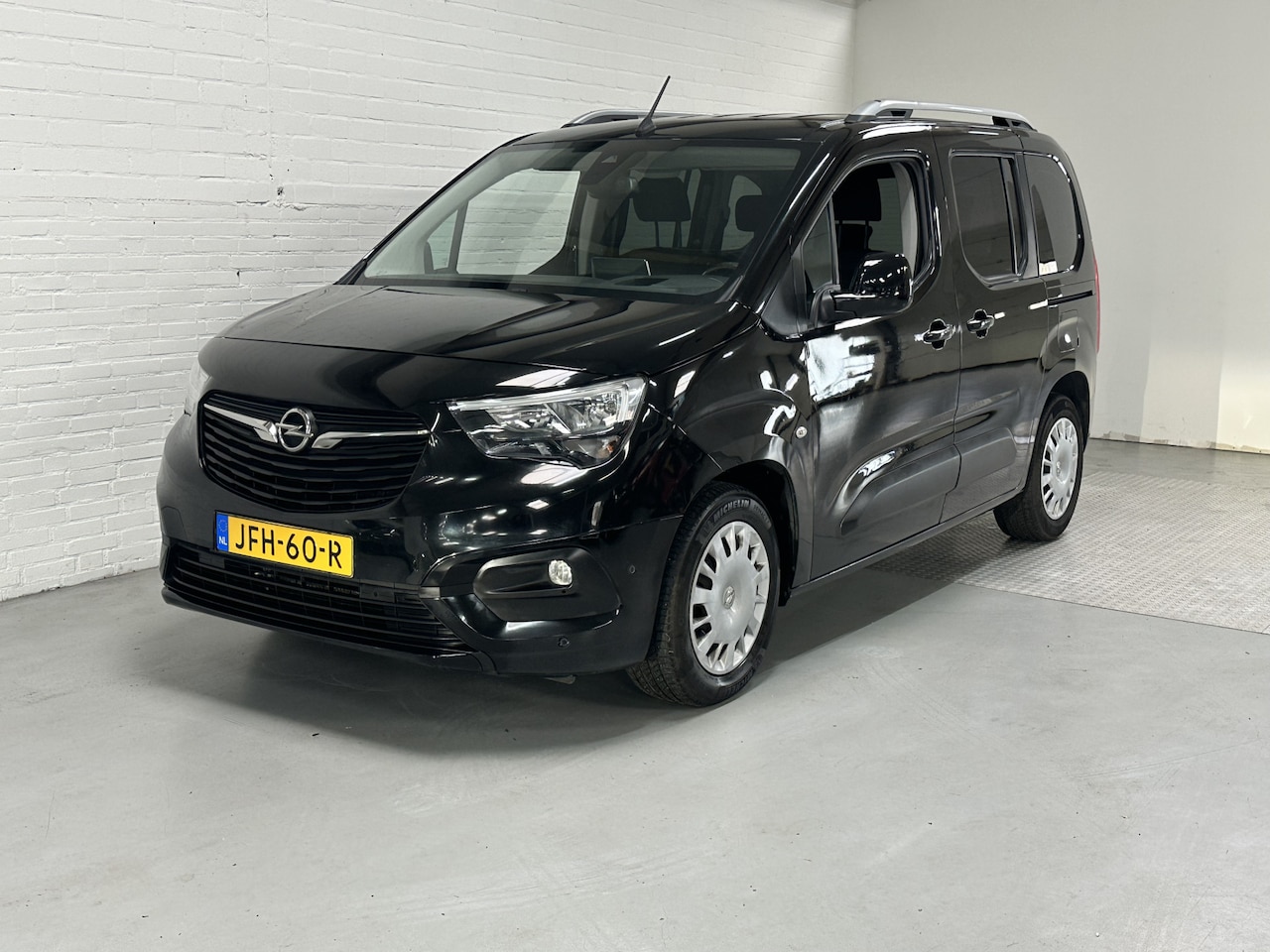 Opel Combo Tour - 1.2 Turbo L1H1 Edition CLIMA /CRUISE/ CAMEA /TREKHAAK VOLE OPTIES MET GARANTIE - AutoWereld.nl