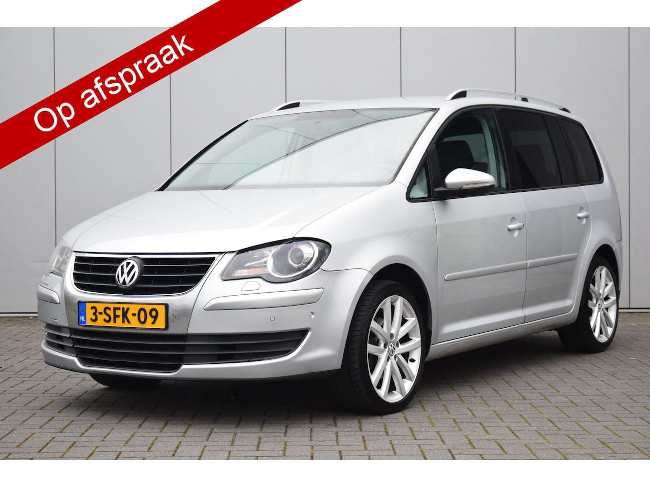 Volkswagen Touran - 1.4 TSI Highline 7p. 1.4 TSI Highline 7persoons! - AutoWereld.nl